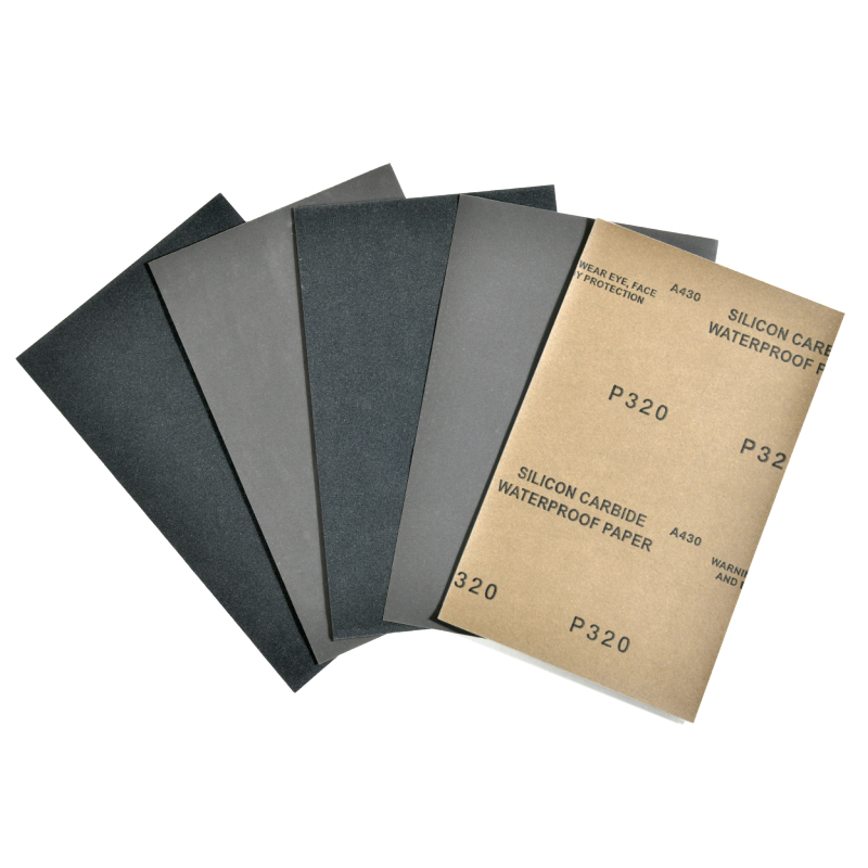 Perché il disco di carta vetrata resistente all'acqua è ideale per levigare superfici curve?